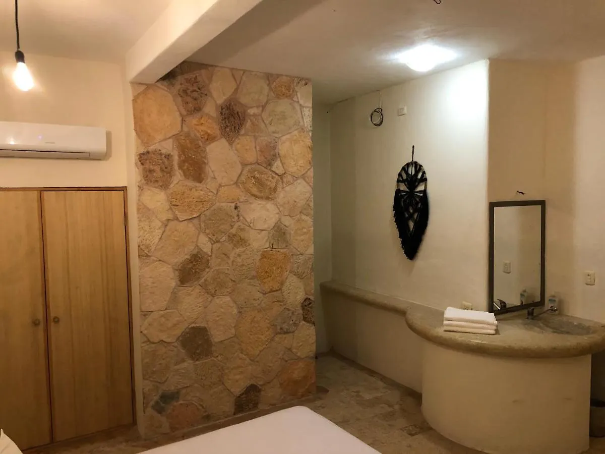 Rustik Inn Playa del Carmen Hotel