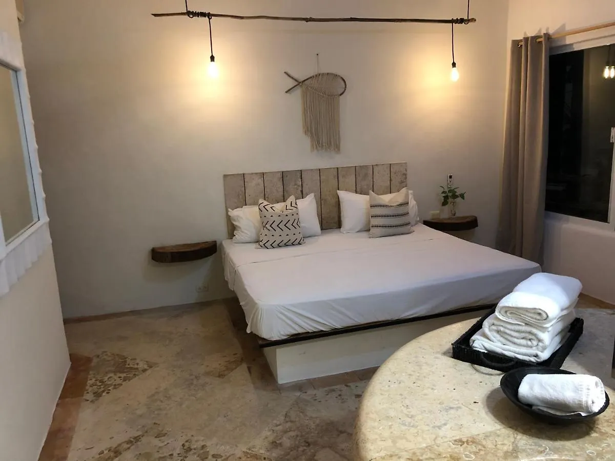 *** Hotel Rustik Inn Playa del Carmen Mexico