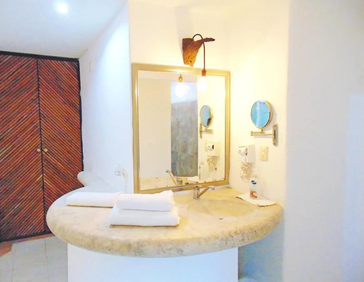 Rustik Inn Playa del Carmen Hotel