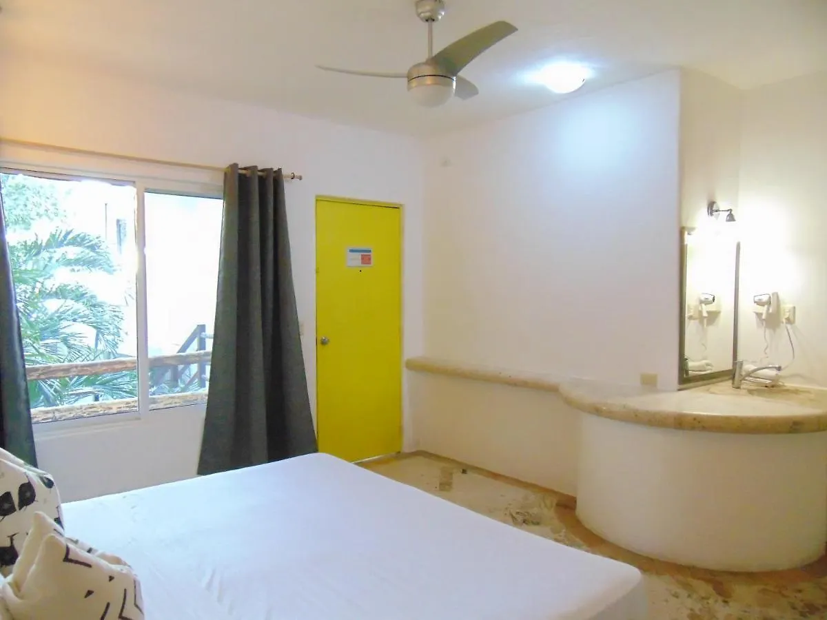 *** Hotel Rustik Inn Playa del Carmen Mexico