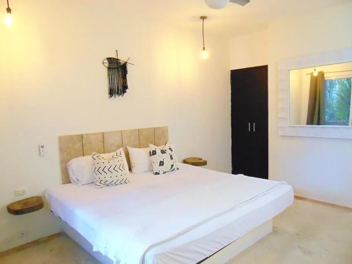 Rustik Inn Playa del Carmen Hotel
