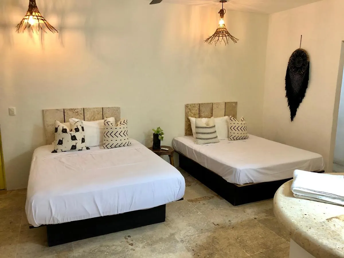 Rustik Inn Playa del Carmen Hotel