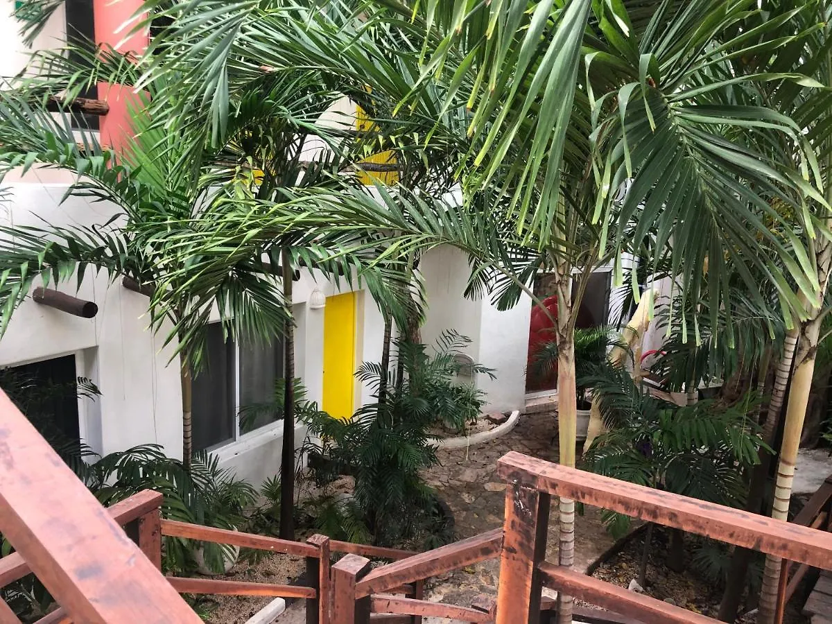 *** Hotel Rustik Inn Playa del Carmen Mexico
