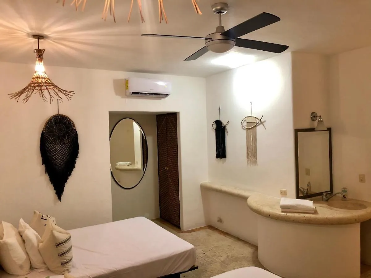 *** Hotel Rustik Inn Playa del Carmen Mexico