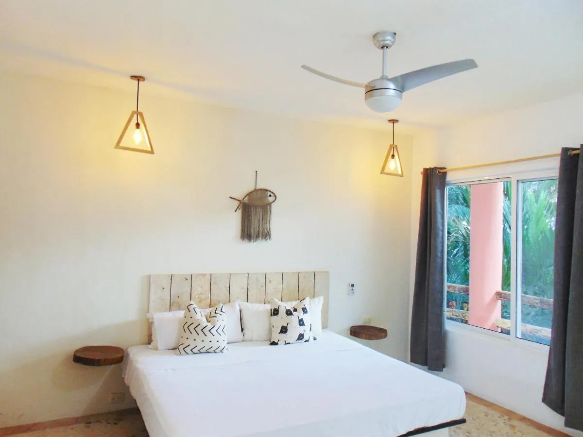 *** Hotel Rustik Inn Playa del Carmen Mexico